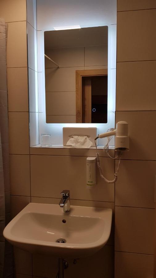 Braustueble Und Hotel Zur Post ヴァイラー・ジンマーベルク エクステリア 写真
